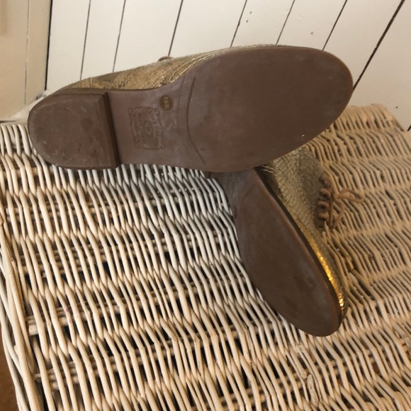 Lucky Brand Gold Brogue style shoes - size 8.5 - Picture 2 of 5